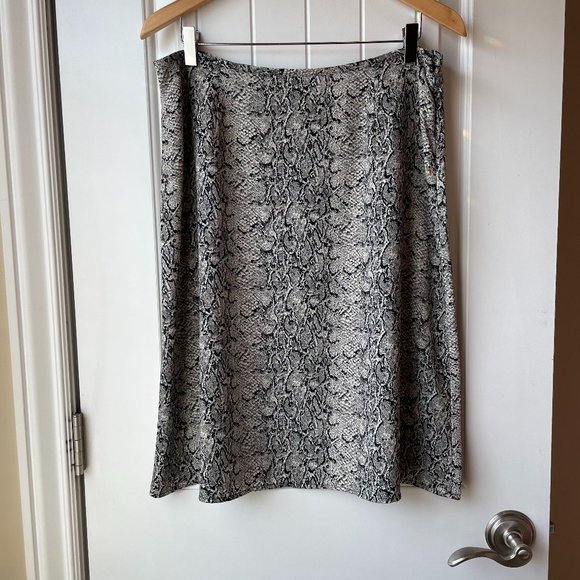 Liz Claiborne Dresses & Skirts - 🦋 LIZ CLAIBORNE Animal Print Gray Black Skirt, size 14